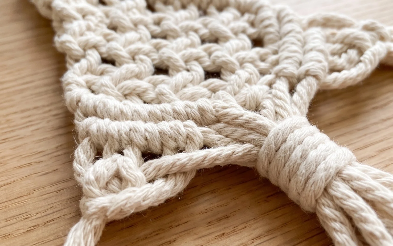 18 Gorgeous DIY Macrame Christmas Decorations by Soulful Notions | Macrame for Beginners