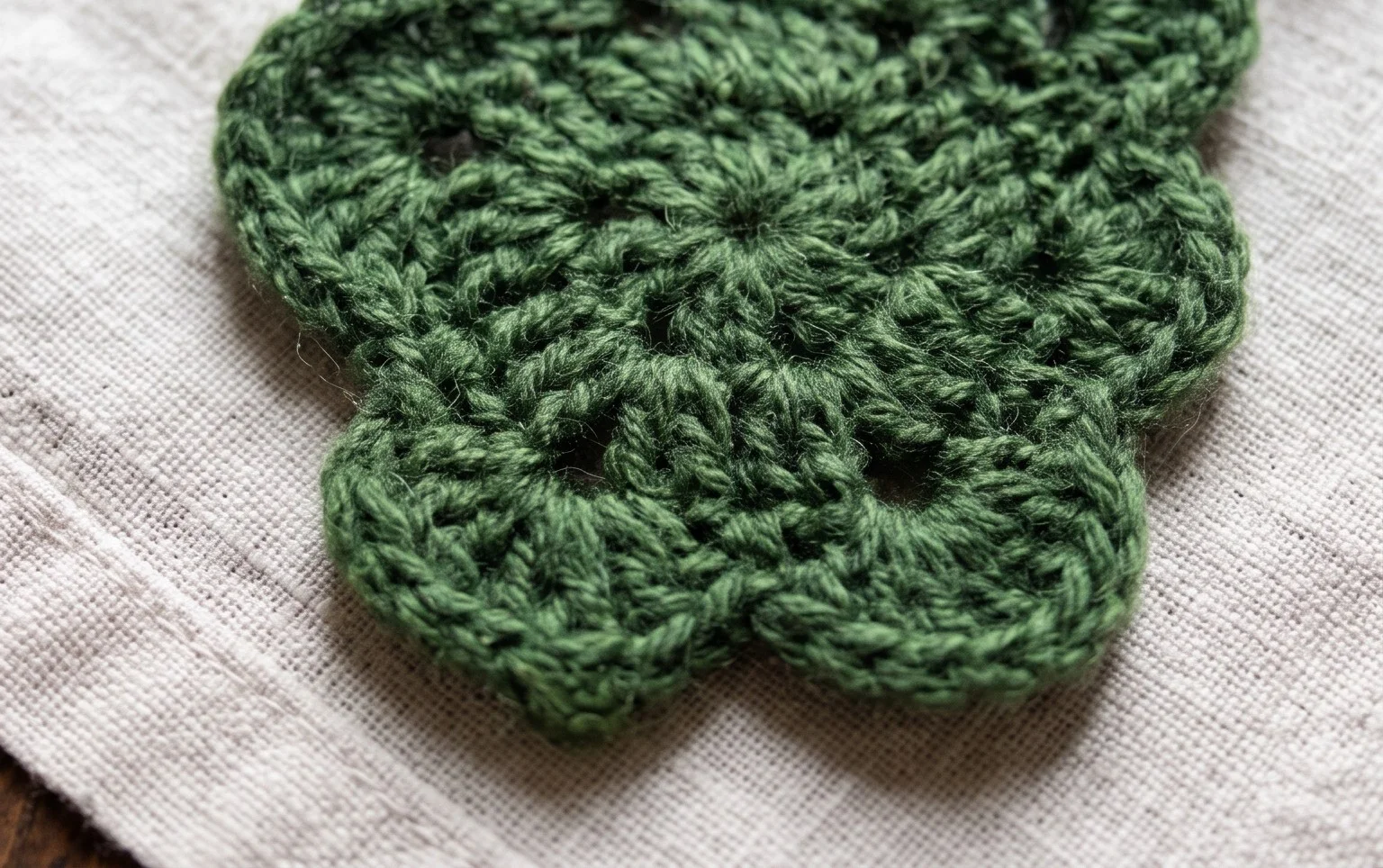 Crochet Christmas Tree Ornament – Free Pattern - The World Crochet – Free Patterns & Amigurumi Inspiration